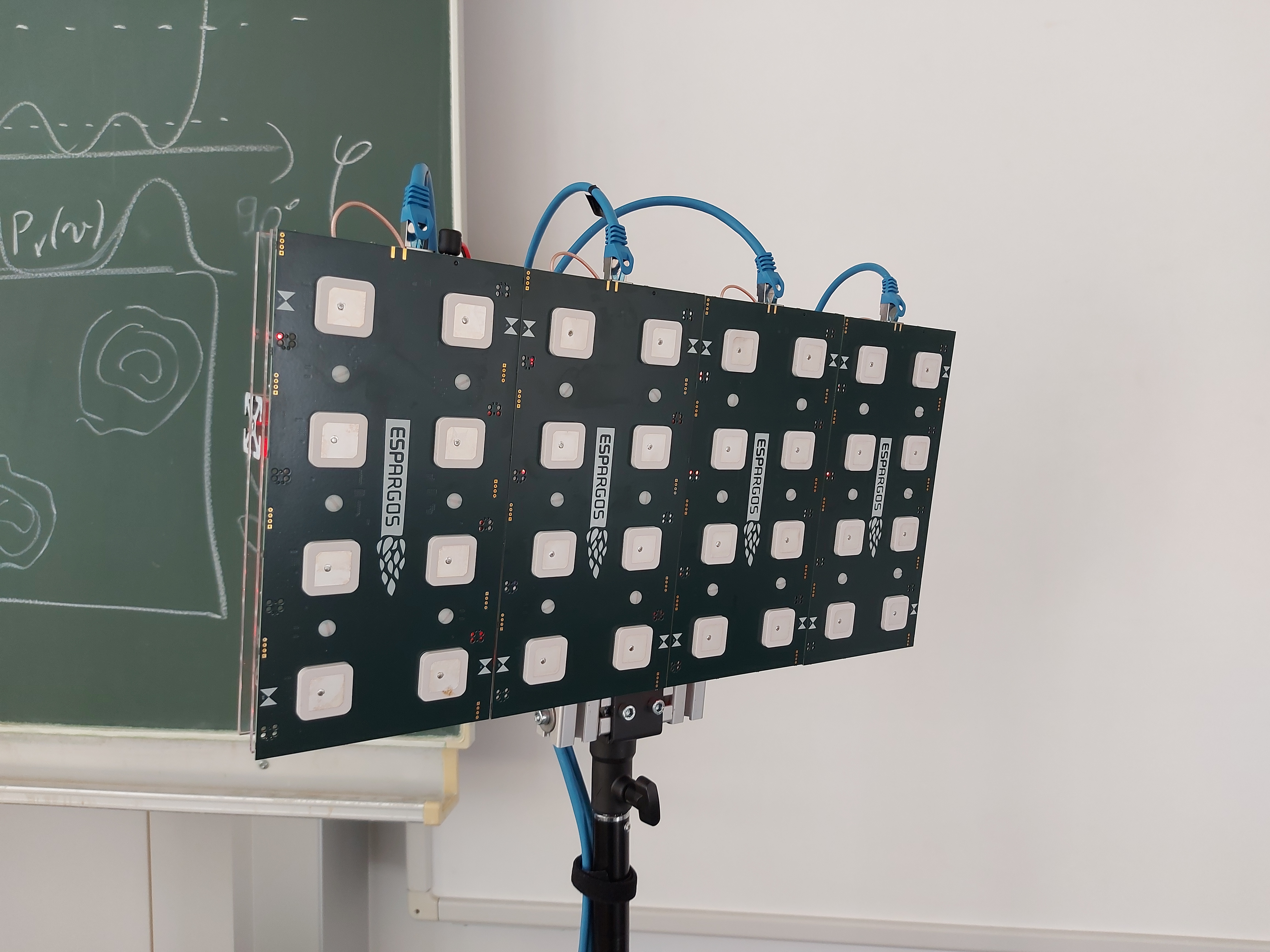 Four ESPARGOS boards combined into one large array.